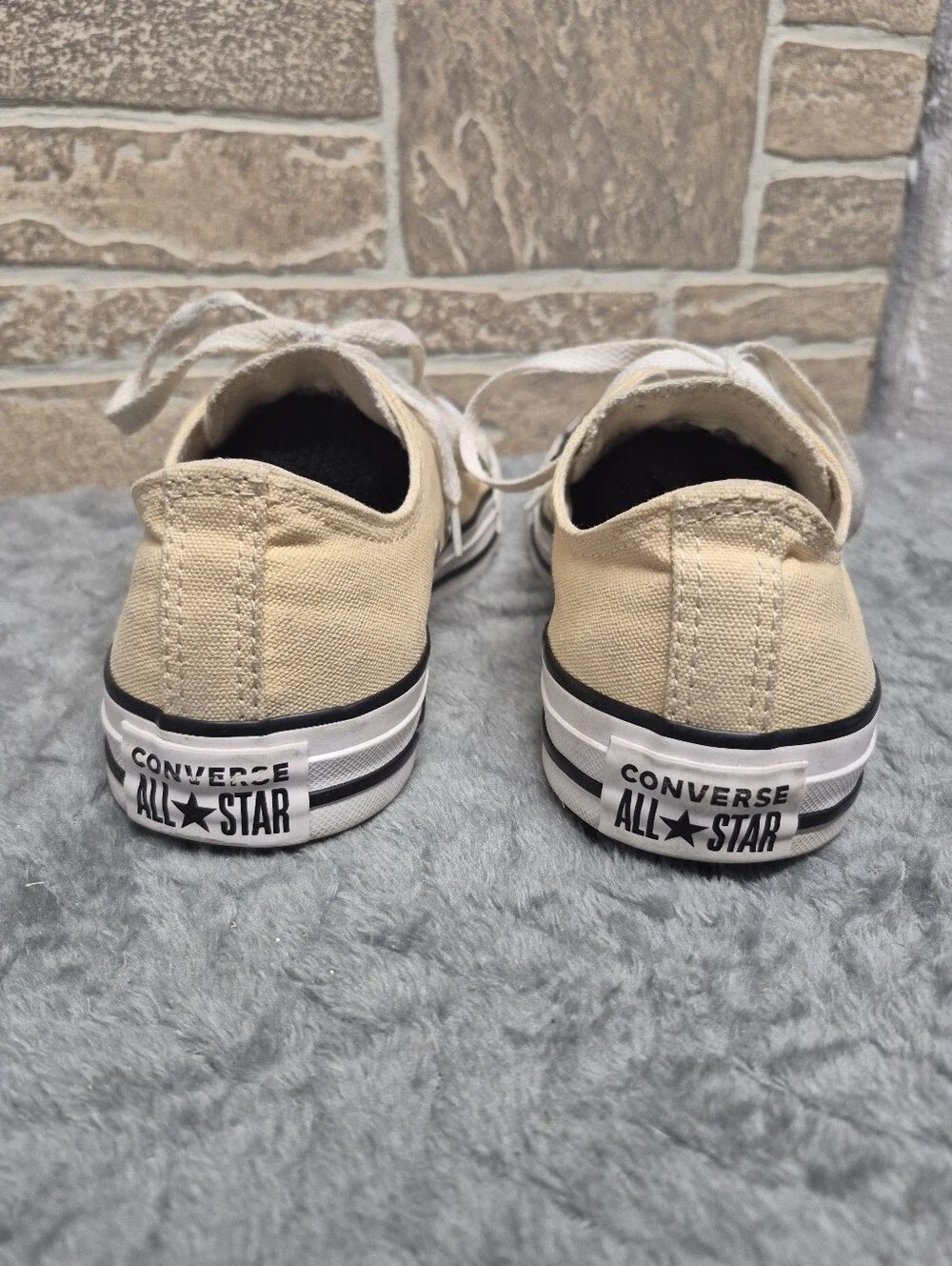 Converse Kids Low Top Canvas Sneakers in Pale Yellow Size 6.5